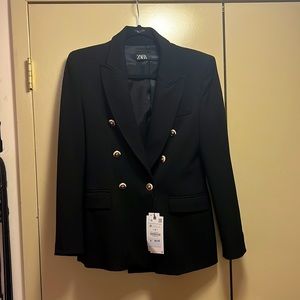 Zara double breasted blazer in black. New with tags. Size medium